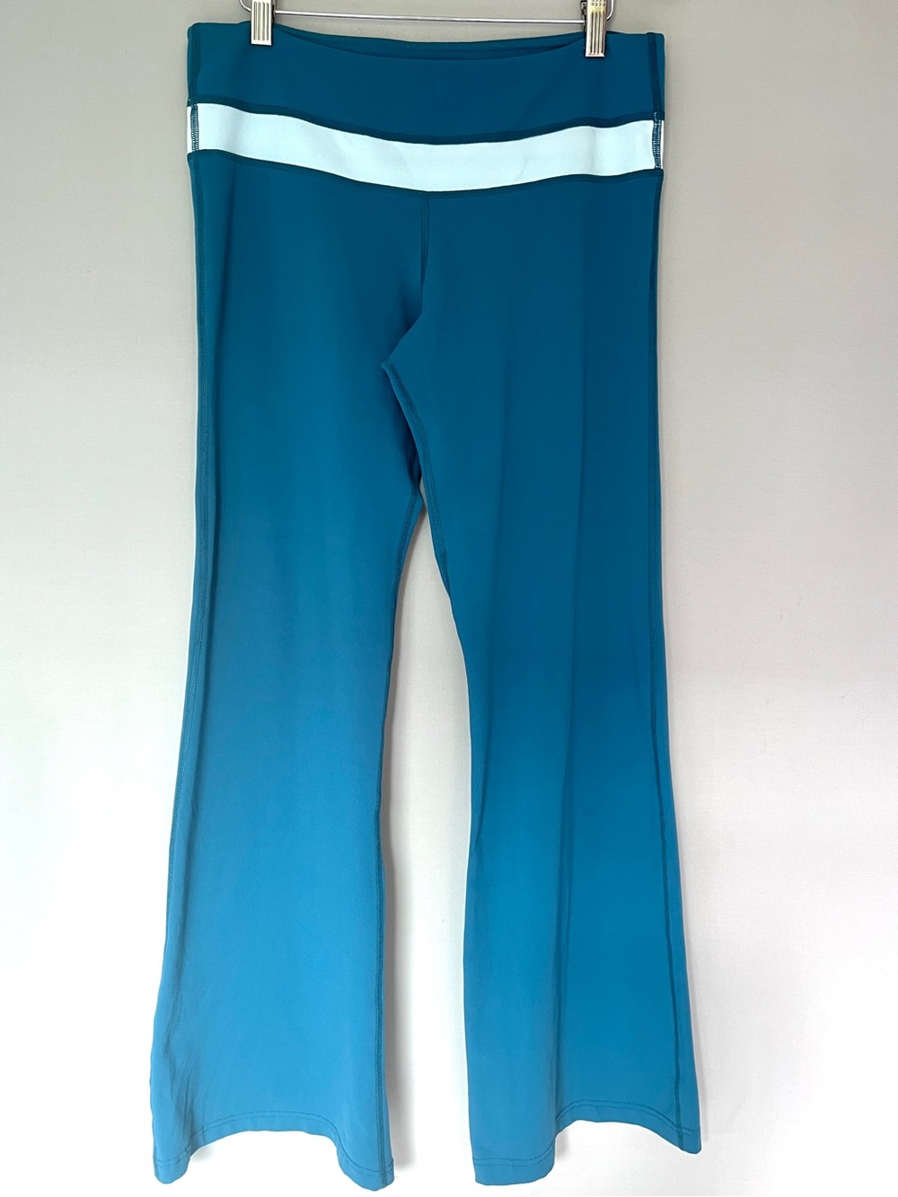 Lululemon Groove Made in Canada Teal Flare bootleg Yoga Pants Mid Rise Size 8